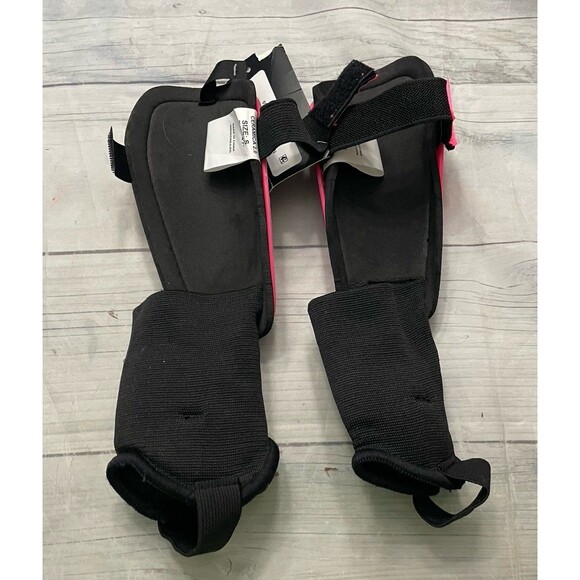 NEW! NWT Pink Umbro Soccer Girl Shin Guards, Size Small - Picture 3 of 5